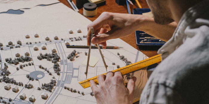 Architecture is more than just designing buildings. It’s a blend of art, science, and technology that shapes the spaces we live in. For those interested in pursuing a career in architecture, the options are vast and varied. Understanding these different paths is crucial for anyone looking to enter the field.
<p st...